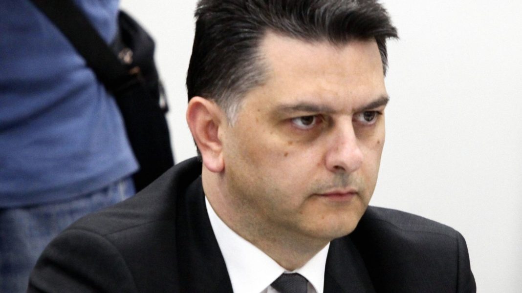 bekiris Μπεκίρης: Βαριά σκιά στο Μαξίμου από την αποχώρησή του – Τα ερωτήματα που παραμένουν αναπάντητα