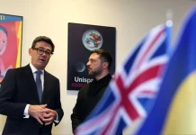 Ο Μπέρναμ υποδέχεται τον Ζελένσκι στο Λονδίνο με υπόσχεση για περισσότερους πυραύλους