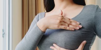 Γιατρός έπεισε γυναίκα να κάνει διπλή μαστεκτομή - Το γενετικό τεστ που δεν έγινε ποτέ