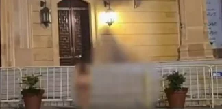 Σάλος στη Βηρυτό για ημίγυμνη γυναίκα μπροστά από τέμενος, έκανε live στο TikTok-(VIDEO)