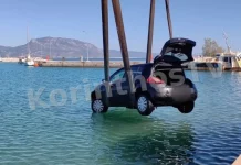 Αυτοκίνητο έπεσε στη θάλασσα στο Βραχάτι, πρόλαβαν να βγουν οι επιβάτες-(VIDEO-ΦΩΤΟ)