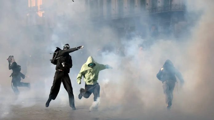 Επεισοδιακές διαδηλώσεις και στις Βρυξέλλες: Φοιτητές στον δρόμο για το κόστος της εκπαίδευσης – (VIDEO)