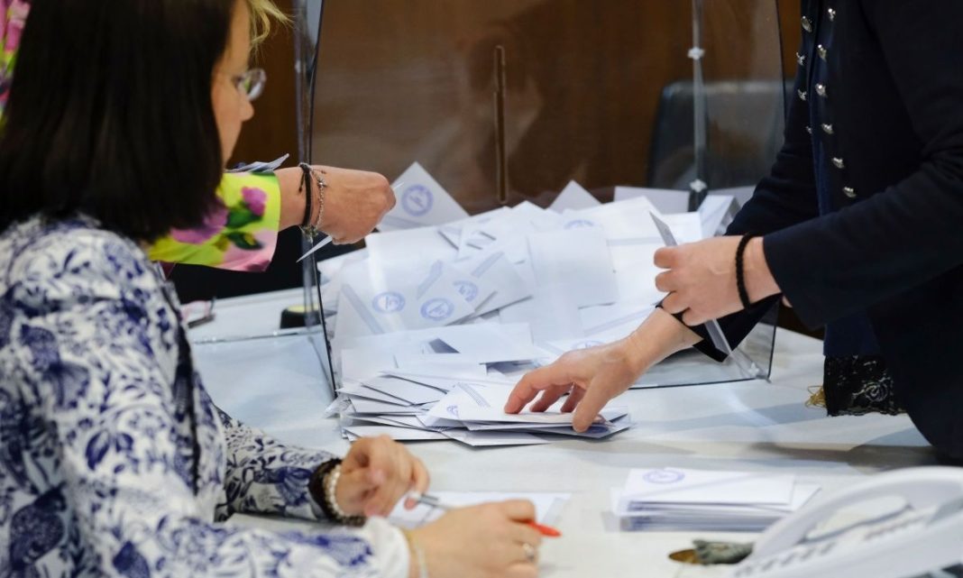 Δημοσκόπηση Interview: Προβάδισμα 13,4 μονάδων για ΝΔ, μάχη ΕΛΑΣ με ΠΑΣΟΚ για δεύτερη θέση