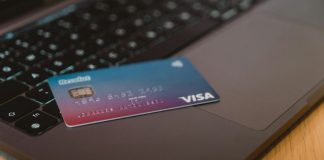 Πρέβεζα: Οικιακή βοηθός έκλεψε την τραπεζική κάρτα ηλικιωμένου και «σήκωσε» 14.000 ευρώ Πρέβεζα: Οικιακή βοηθός έκλεψε την τραπεζική κάρτα ηλικιωμένου και «σήκωσε» 14.000 ευρώ