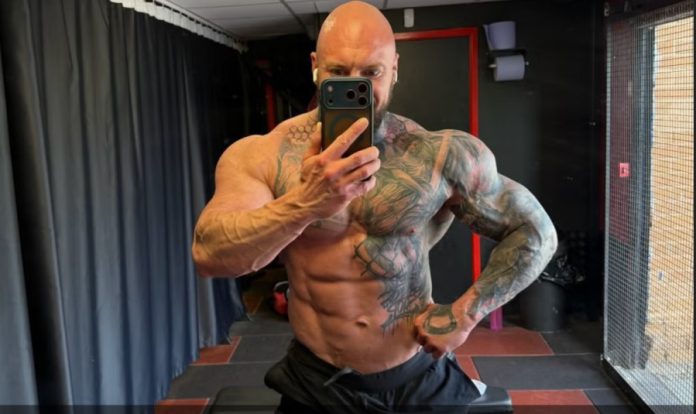 Bodybuilder κατέρρευσε και πέθανε σε αγώνα στη Βρετανία Bodybuilder κατέρρευσε και πέθανε σε αγώνα στη Βρετανία