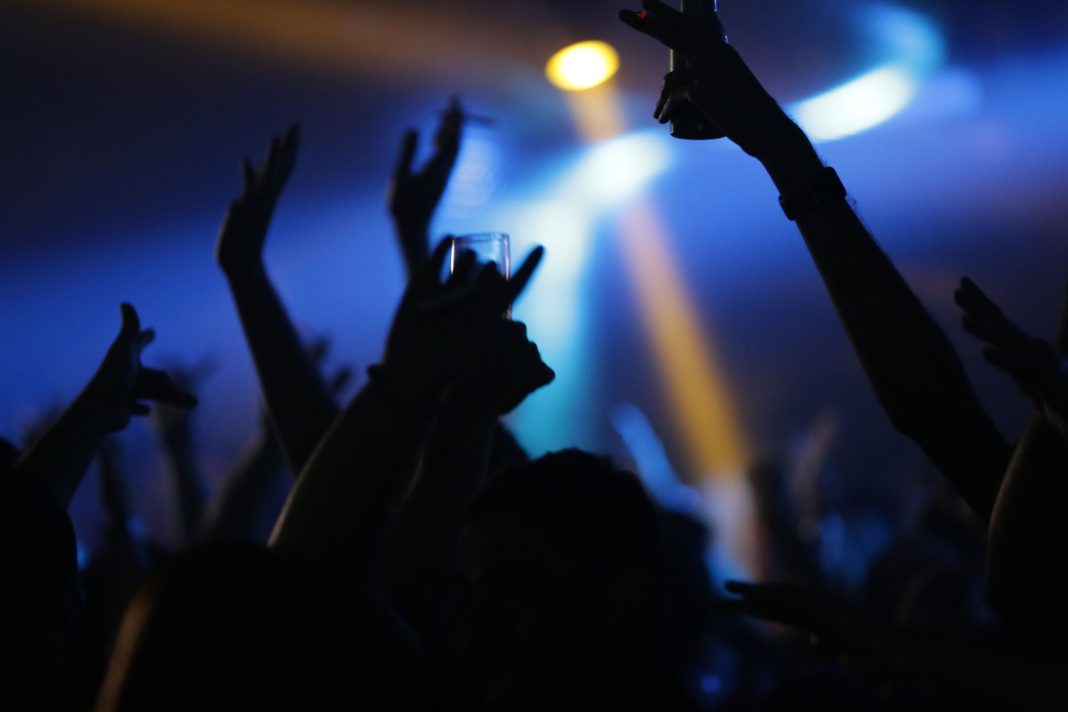 club «Να μην βρεθούν άλλοι γονείς στη θέση μας»: Κακουργηματική δίωξη στον 20χρονο για τον θάνατο της φίλης του μετά από…