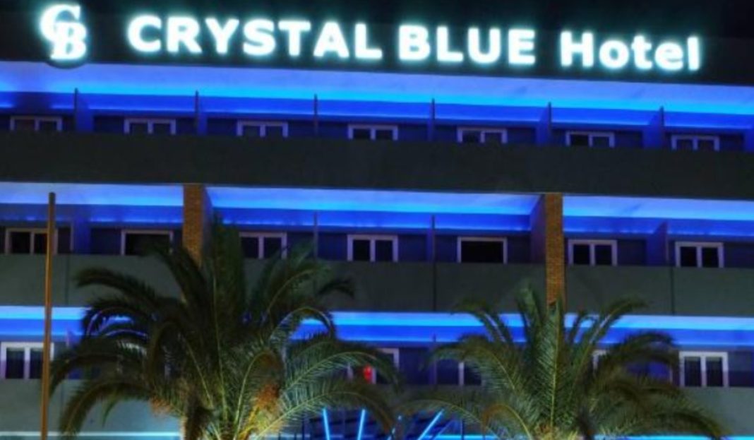 Από την Crystal Blue των «ξενοδοχείων του έρωτα» στην TAX NOW των δεκάδων συμβάσεων με φορείς του Δημοσίου