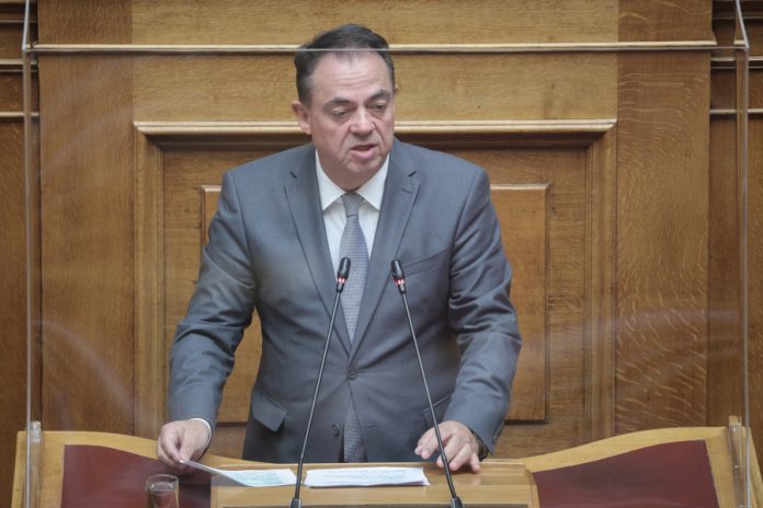 Βαραίνει το κλίμα για τον Κωνσταντόπουλο