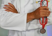 Προφυλακίστηκε ο «γυναικολόγος του λαού» για τα βίντεο παιδικής πορνογραφίας