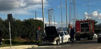 Αγρίνιο: Αυτοκίνητο τυλίχθηκε στις φλόγες στον κόμβο Παναιτωλίου