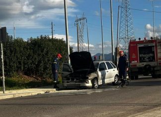 Αγρίνιο: Αυτοκίνητο τυλίχθηκε στις φλόγες στον κόμβο Παναιτωλίου