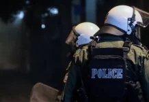 Επεισόδια στα Εξάρχεια τα ξημερώματα με πέτρες κατά πυροσβεστών που πήγαν να σβήσουν φωτιά σε κάδους, δύο συλλήψεις