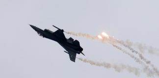 Θεσσαλονίκη: Καθήλωσε και φέτος η επίδειξη του F-16 στη στρατιωτική παρέλαση – Το συγκλονιστικό μήνυμα του πιλότου –…