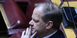 Αγωνία για τον Καραμανλή junior