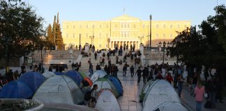 Σε εξέλιξη συγκέντρωση φοιτητών στο Σύνταγμα για τη στέγαση και το κόστος σπουδών