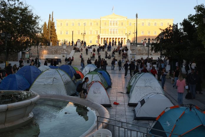 Σε εξέλιξη συγκέντρωση φοιτητών στο Σύνταγμα για τη στέγαση και το κόστος σπουδών