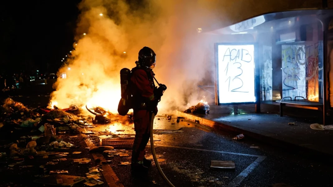 «Οι βάνδαλοι πληρώνουν»: Ο Μακρόν φέρνει νομοσχέδιο που θα υποχρεώνει διαδηλωτές να πληρώνουν για τις ζημιές που…