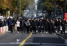 Γαλλία σε αναβρασμό: Έως 500 λύκεια κλειστά μετά τις βίαιες μαθητικές κινητοποιήσεις, χιλιάδες συλλήψεις