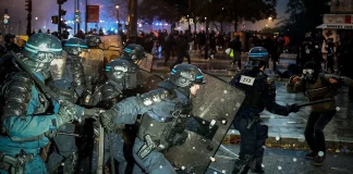 Αποκάλυψη στη Γαλλία: Η κυβέρνηση σχεδίαζε «μαύρο» στα social media για τις διαδηλώσεις - Επεισόδια με 1.000 συλλήψεις…