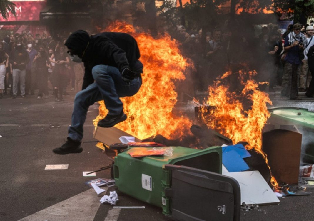 Στη φυλακή 217 άτομα για τα επεισόδια στις διαδηλώσεις του περασμένου Σαββατοκύριακου στη Γαλλία