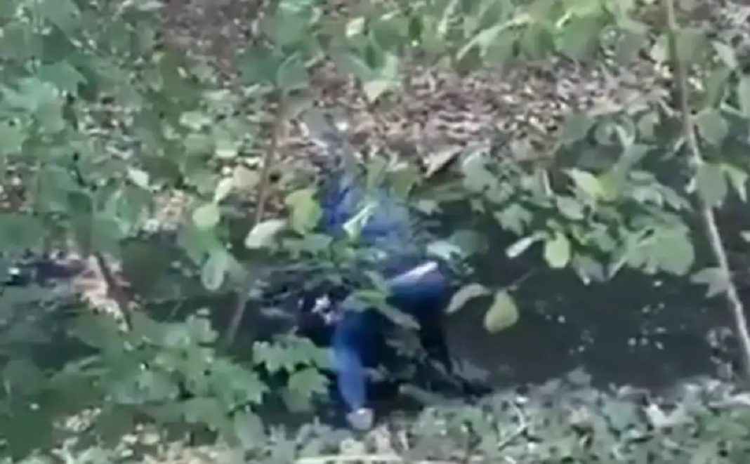 gallia1 Γαλλία: Σάλος από βίντεο με αστυνομικό να κρατά νεαρό κάτω από το νερό – Ξυλοκοπήθηκε από μαθητές που συμμετείχαν στις…