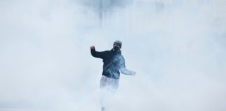Ευρώπη σε αναβρασμό: Φουντώνει η οργή, 1.000 συλλήψεις στη Γαλλία, επεισόδια και λεηλασίες σε Ισπανία και Αλβανία –…