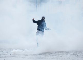 Ευρώπη σε αναβρασμό: Φουντώνει η οργή, 1.000 συλλήψεις στη Γαλλία, επεισόδια και λεηλασίες σε Ισπανία και Αλβανία – Έφοδος διαδηλωτών στο Κολοσσαίο Ευρώπη σε αναβρασμό: Φουντώνει η οργή, 1.000 συλλήψεις στη Γαλλία, επεισόδια και λεηλασίες σε Ισπανία και Αλβανία –…