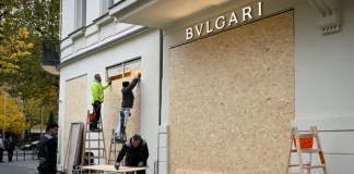 Σε κατάσταση συναγερμού η Γερμανία: Στους δρόμους η Gen Z σε πάνω από 30 πόλεις, «οχυρώνονται» καταστήματα υπό τον…