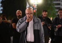 «Αυτή είναι η Αναστασούλα»: Με τη φωτογραφία της 18χρονης κόρης του στα χέρια κατέθεσε ο Ηλίας Παπαγγελής στη δίκη για…