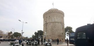 Τούρκοι έστησαν φορτηγό στον Λευκό Πύργο