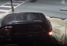 Είδε τροχαίο, σταμάτησε να καλέσει την αστυνομία ενώ φορούσε στολή... μπανάνας και έγινε viral στη Φλόριντα