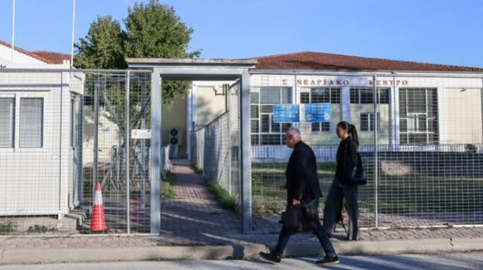 «Αναγνώρισα τη φωνή του παιδιού μου από τα ηχητικά, ξαναζούσα τον θάνατό του»: Συγκλονιστικές καταθέσεις στη δίκη για…