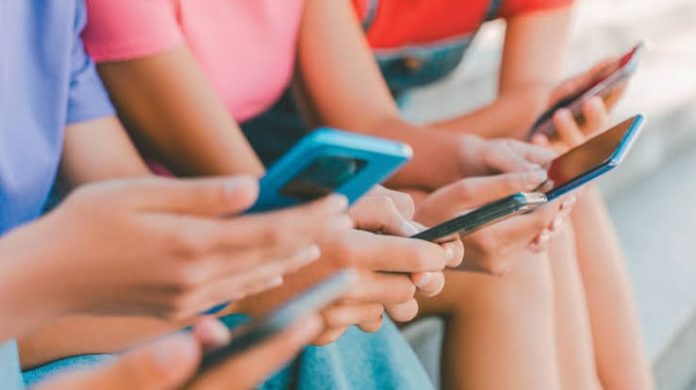 Πώς θα λειτουργεί ο κόφτης για τα παιδιά σε Facebook, Instagram και TikTok – Τι ισχύει για όσους έχουν ήδη λογαριασμό Πώς θα λειτουργεί ο κόφτης για τα παιδιά σε Facebook, Instagram και TikTok - Τι ισχύει για όσους έχουν ήδη λογαριασμό