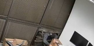 Η στιγμή που διαρρήκτης κλέβει δεκάδες άδεια κουτιά Mac Mini, αλλά ξεχνάει να πάρει τους υπολογιστές Η στιγμή που διαρρήκτης κλέβει δεκάδες άδεια κουτιά Mac Mini, αλλά ξεχνάει να πάρει τους υπολογιστές