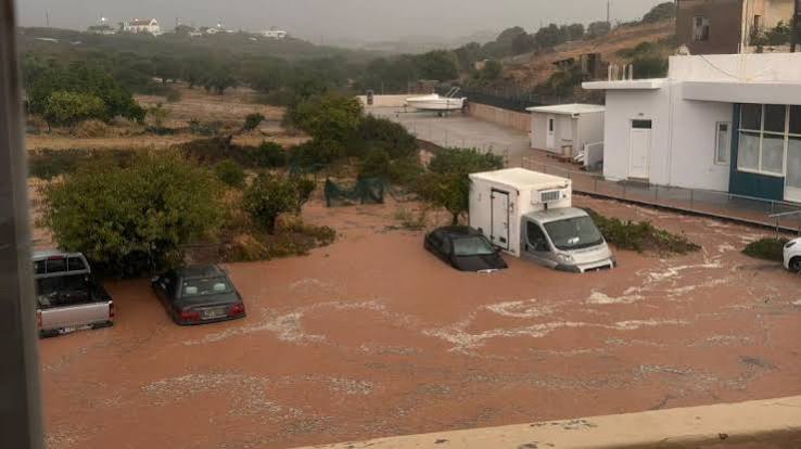 images (2) Σαρώνει η κακοκαιρία την Κρήτη, μπαράζ από 112 σε Ηράκλειο, Ρέθυμνο και Άγιο Νικόλαο για περιορισμό μετακινήσεων:…
