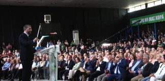 ΠΑΣΟΚ: Περιοδείες, διεύρυνση και διπλό μέτωπο κατά Μητσοτάκη και Τσίπρα