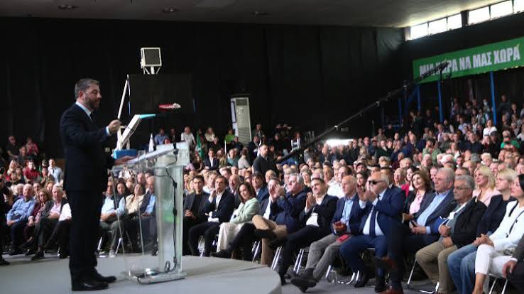 images ΠΑΣΟΚ: Περιοδείες, διεύρυνση και διπλό μέτωπο κατά Μητσοτάκη και Τσίπρα