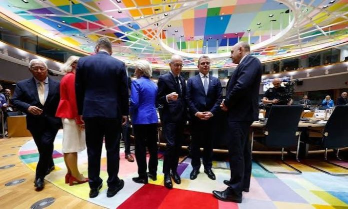 Politico: «Η ΕΕ βρίσκεται μπροστά σε μια πολιτική καταιγίδα» Politico: «Η ΕΕ βρίσκεται μπροστά σε μια πολιτική καταιγίδα»