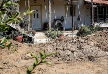 Αδέρφια έθαψαν τη μάνα τους στην αυλή του σπιτιού τους στην Αμαλιάδα