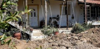 Αδέρφια έθαψαν τη μάνα τους στην αυλή του σπιτιού τους στην Αμαλιάδα