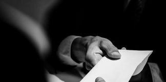 Αυτή η κυβέρνηση δεν δικαιούται να καυχιέται για την καταπολέμηση της διαφθοράς – ιδίως όταν μετρά τόσα σκάνδαλα