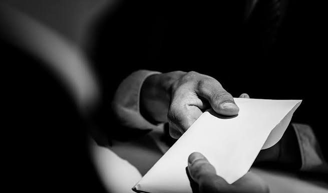 Αυτή η κυβέρνηση δεν δικαιούται να καυχιέται για την καταπολέμηση της διαφθοράς – ιδίως όταν μετρά τόσα σκάνδαλα