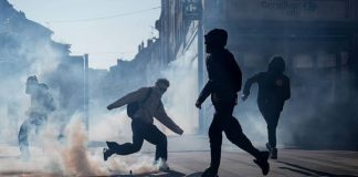 «Να δούμε ποιος θα υποχωρήσει πρώτος»: Η εξέγερση των μαθητών στη Γαλλία που στριμώχνει τον Μακρόν «Να δούμε ποιος θα υποχωρήσει πρώτος»: Η εξέγερση των μαθητών στη Γαλλία που στριμώχνει τον Μακρόν