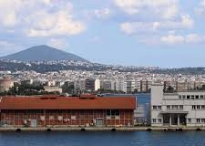 Εργάτης καταπλακώθηκε από εμπορευματοκιβώτιο στο λιμάνι της Θεσσαλονίκης, πυροσβέστες τον απεγκλώβισαν τραυματισμένο Εργάτης καταπλακώθηκε από εμπορευματοκιβώτιο στο λιμάνι της Θεσσαλονίκης, πυροσβέστες τον απεγκλώβισαν τραυματισμένο
