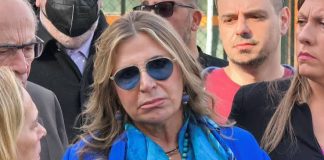 «Ο Σήφης Βαλυράκης δολοφονήθηκε, θα παλέψω κόντρα στη συγκάλυψη» λέει η σύζυγός του για την αθώωση των έξι ψαράδων