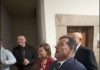 «Προχώρα εσύ προχώρα...Σε παρακαλώ εγώ...Προχώρα!» – Όταν ο υπουργός χάνει το κύρος του!-(VIDEO)