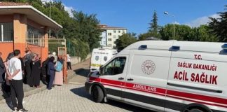 Μια 15χρονη μαχαίρωσε και τραυμάτισε οκτώ μαθήτριες σε γυμνάσιο της Κωνσταντινούπολης, σε σοβαρή κατάσταση οι τρεις Μια 15χρονη μαχαίρωσε και τραυμάτισε οκτώ μαθήτριες σε γυμνάσιο της Κωνσταντινούπολης, σε σοβαρή κατάσταση οι τρεις