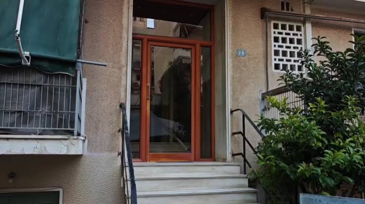 images «Μαζεύτηκαν εφτά νεαροί, πέσανε δύο πυροβολισμοί κι άρχισαν να τρέχουν»: Τι λένε οι ένοικοι για τη συμπλοκή στο Παγκράτι