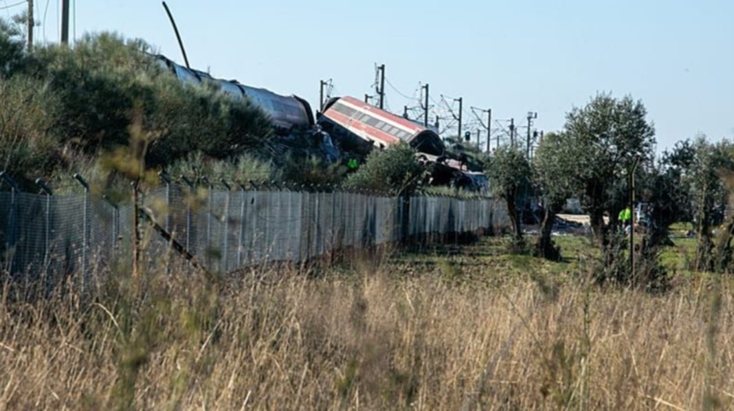 Σύγκρουση τρένων στην Ισπανία: Αυξήθηκε ο αριθμός των νεκρών σε 64 – Έτοιμη να συνδράμει η ΕΕ