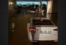 «Πνίγηκε» η Κωνσταντινούπολη: Νεκρός 14χρονος από ηλεκτροπληξία, συγκλονιστικές εικόνες και βίντεο από τις σφοδρές…